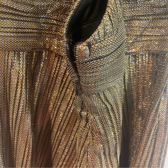NWT Lulus Award Ceremony Gold Multi Metallic Pleated V-neckline Romper Sz XL - Picture 4 of 11